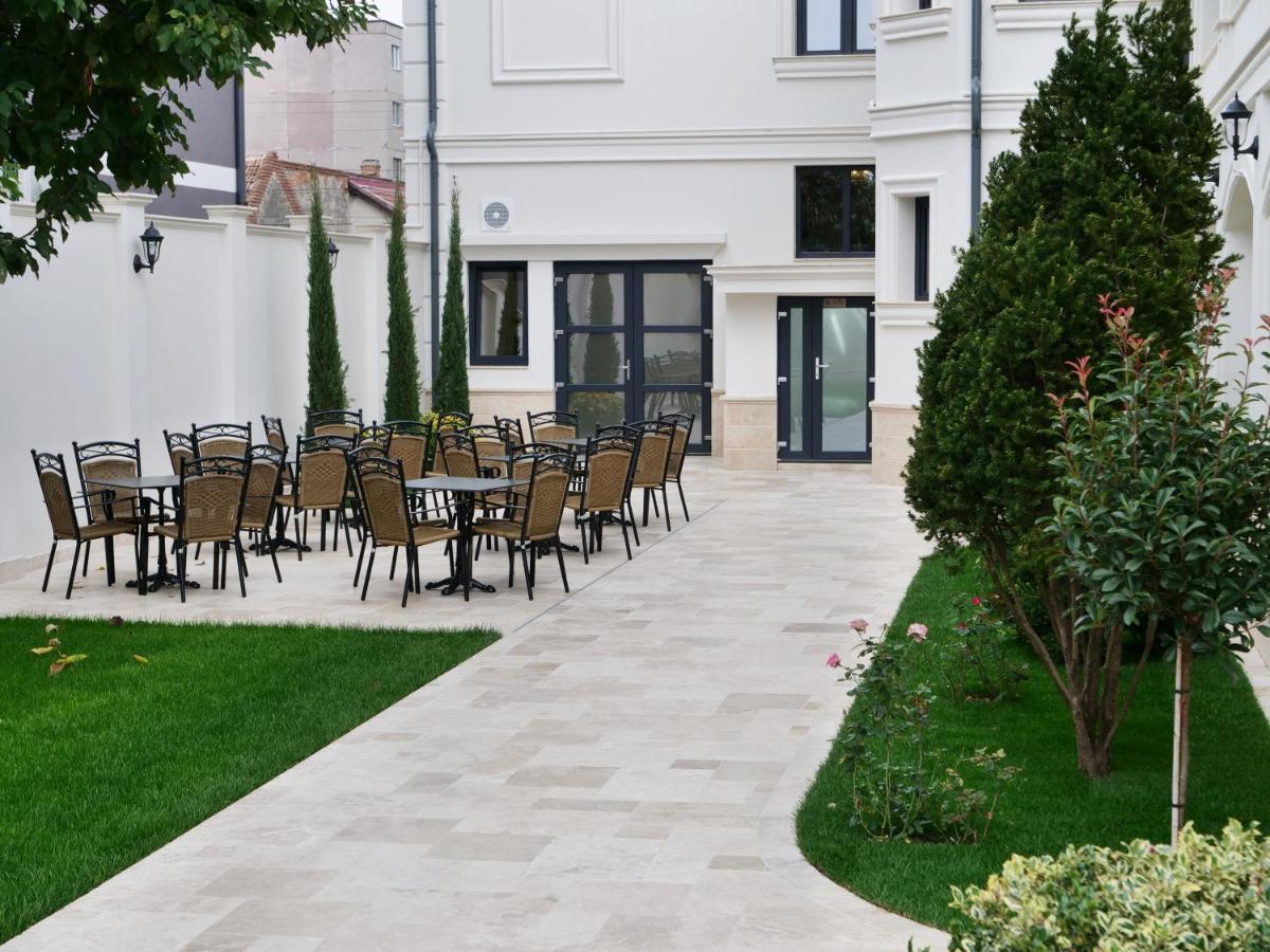 Grant Boutique Hotel Arad Exterior foto The garden of the museum