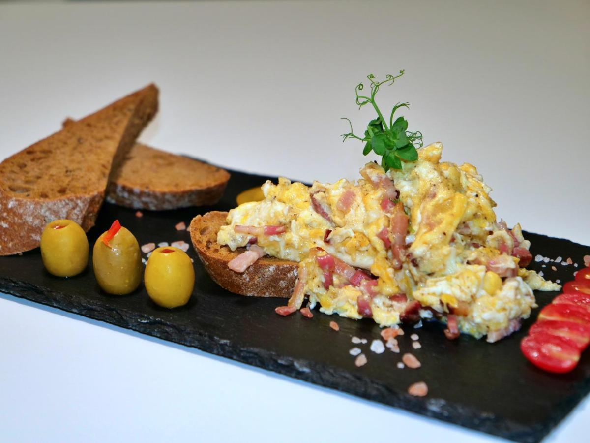 Grant Boutique Hotel Arad Exterior foto Scrambled eggs with ham