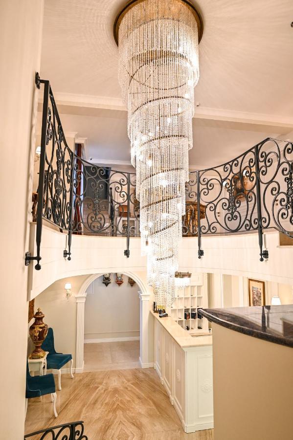 Grant Boutique Hotel Arad Exterior foto The staircase