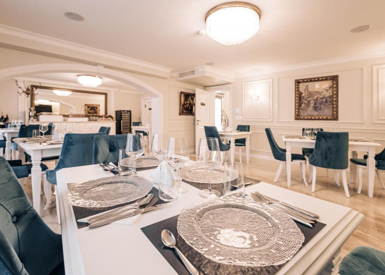 Grant Boutique Hotel Arad Exterior foto The dining room