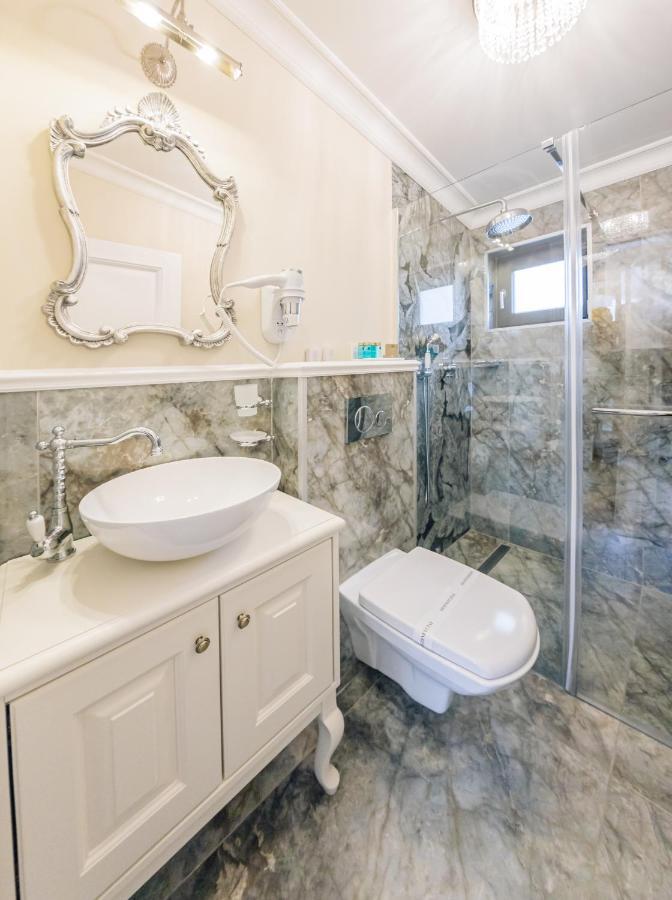 Grant Boutique Hotel Arad Exterior foto Bathroom