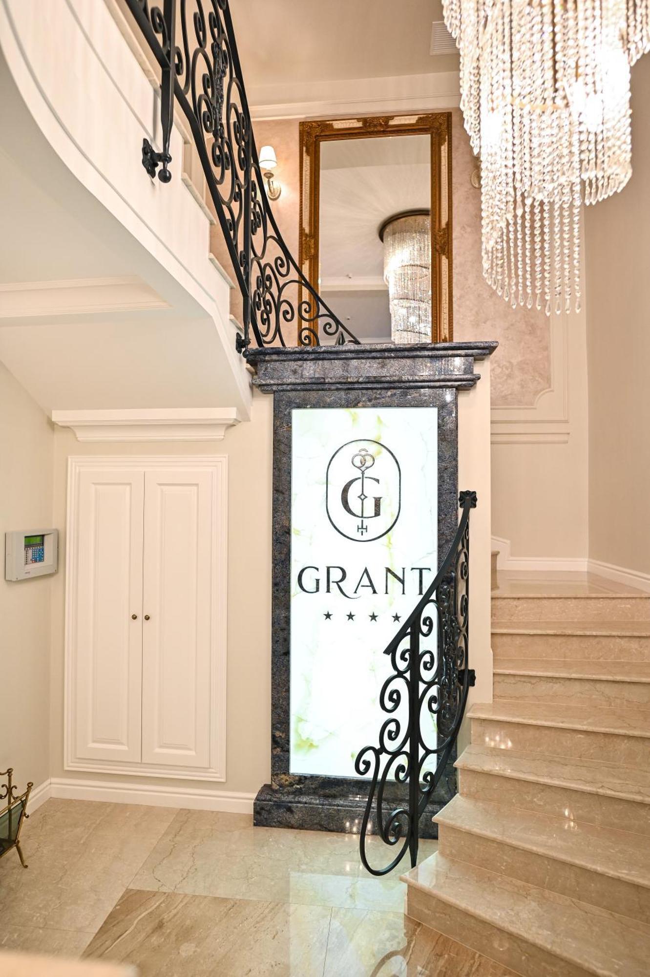 Grant Boutique Hotel Arad Exterior foto