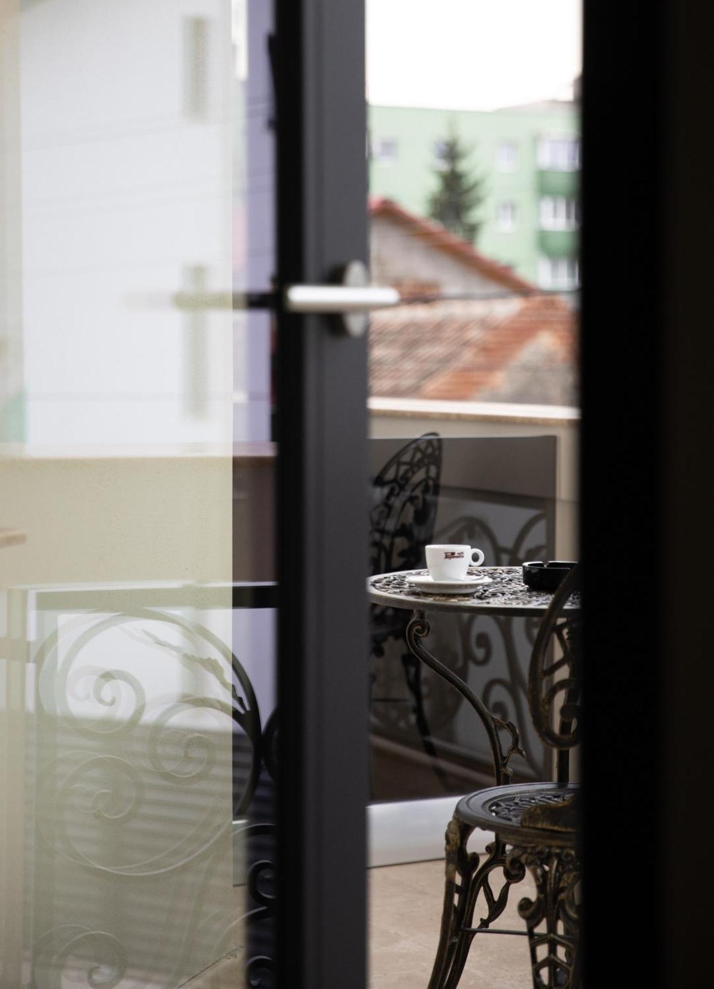 Grant Boutique Hotel Arad Exterior foto A cup of coffee