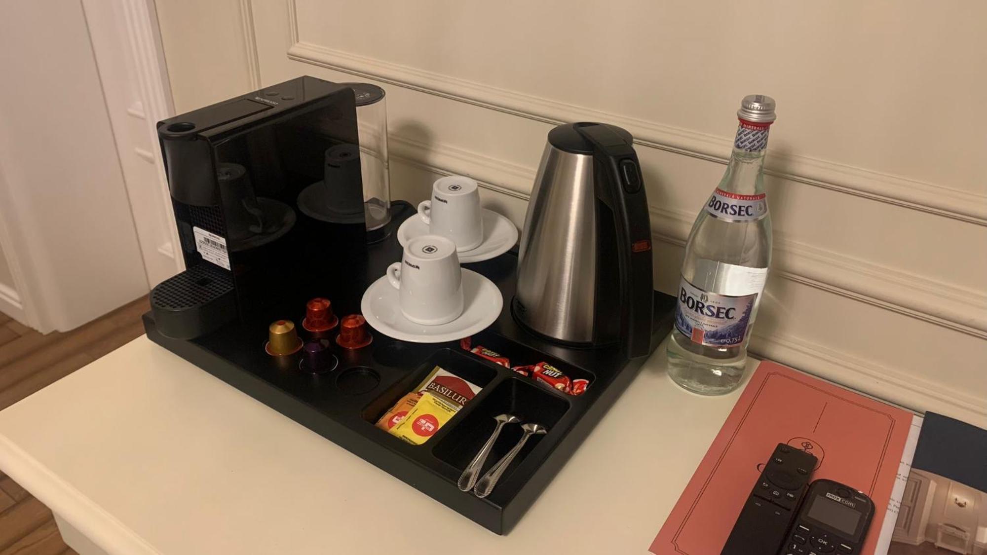 Grant Boutique Hotel Arad Exterior foto A Nespresso coffee machine in a hotel room